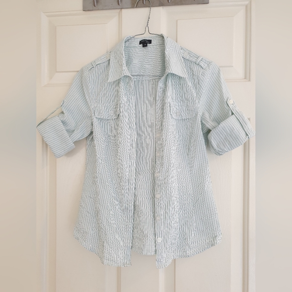 BNWOT Womens Size 6 Long Sleeve adjustable business shirt, striped, button up. - Picture 12 of 12